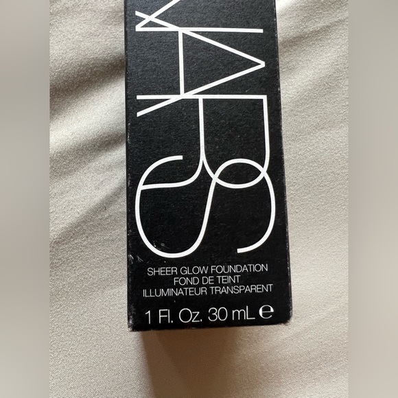 NARS cosmetics foundation - Picture 2 of 10